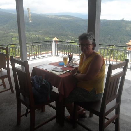 One Homestay And Warung Munduk Exterior foto