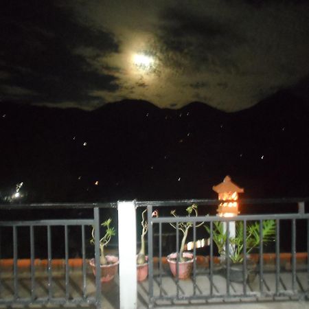 One Homestay And Warung Munduk Exterior foto