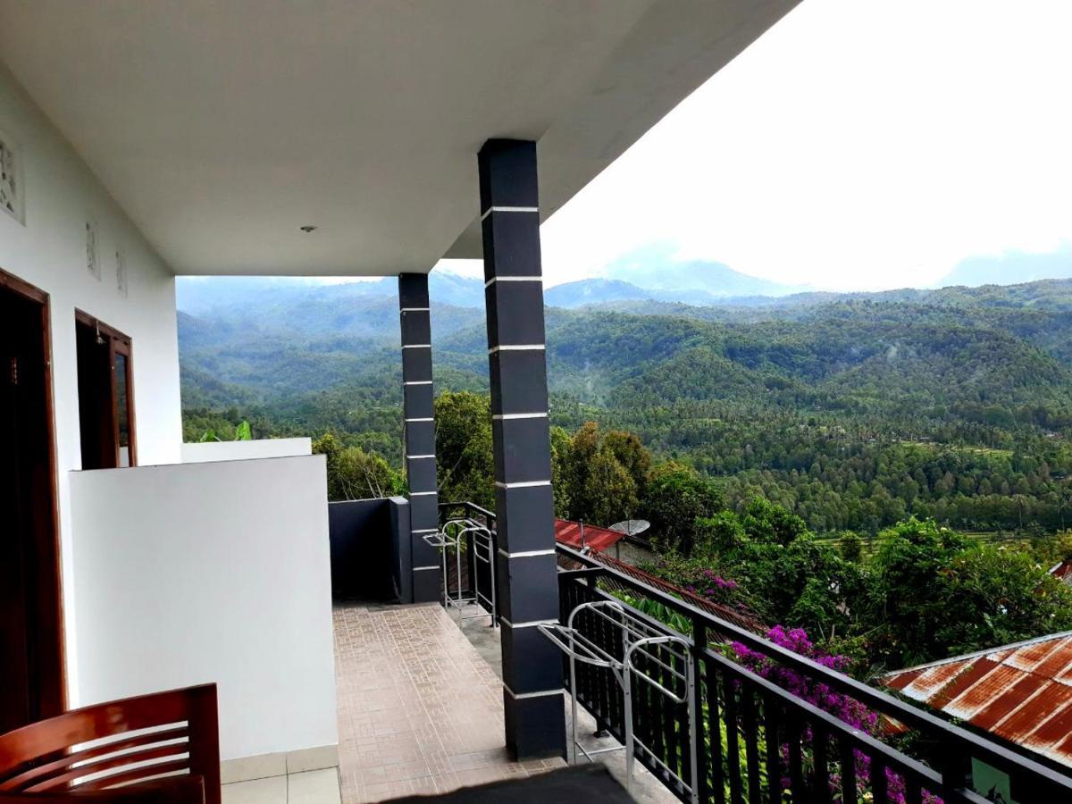 One Homestay And Warung Munduk Exterior foto