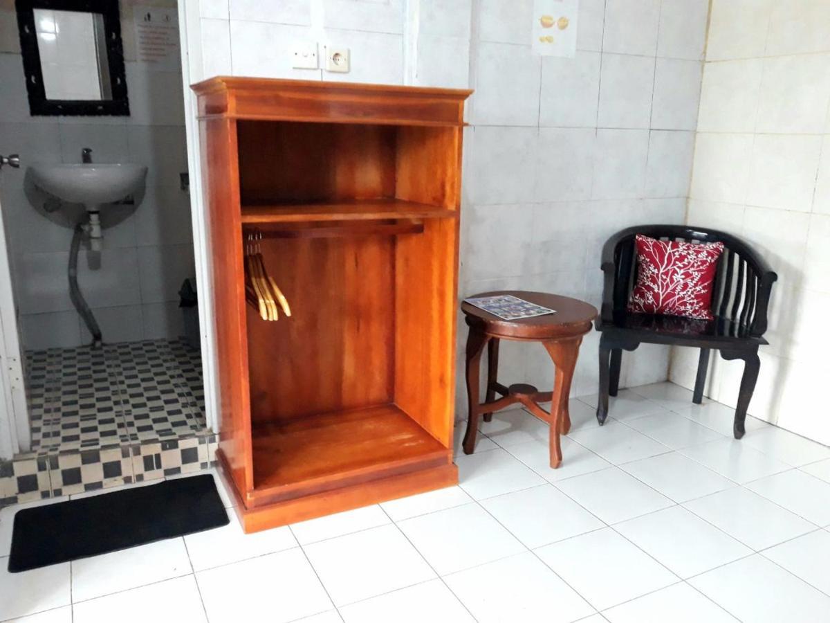 One Homestay And Warung Munduk Exterior foto