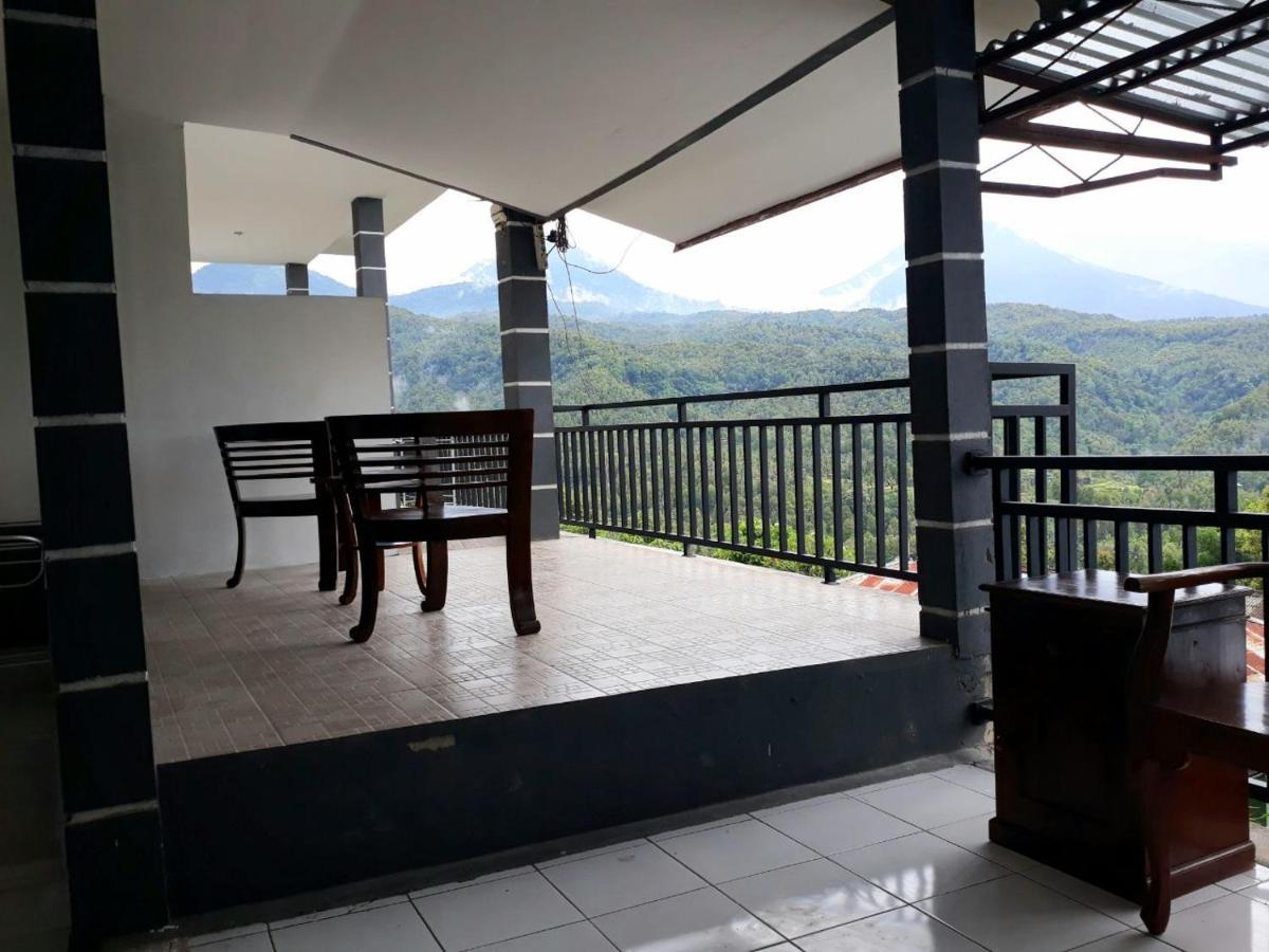 One Homestay And Warung Munduk Exterior foto