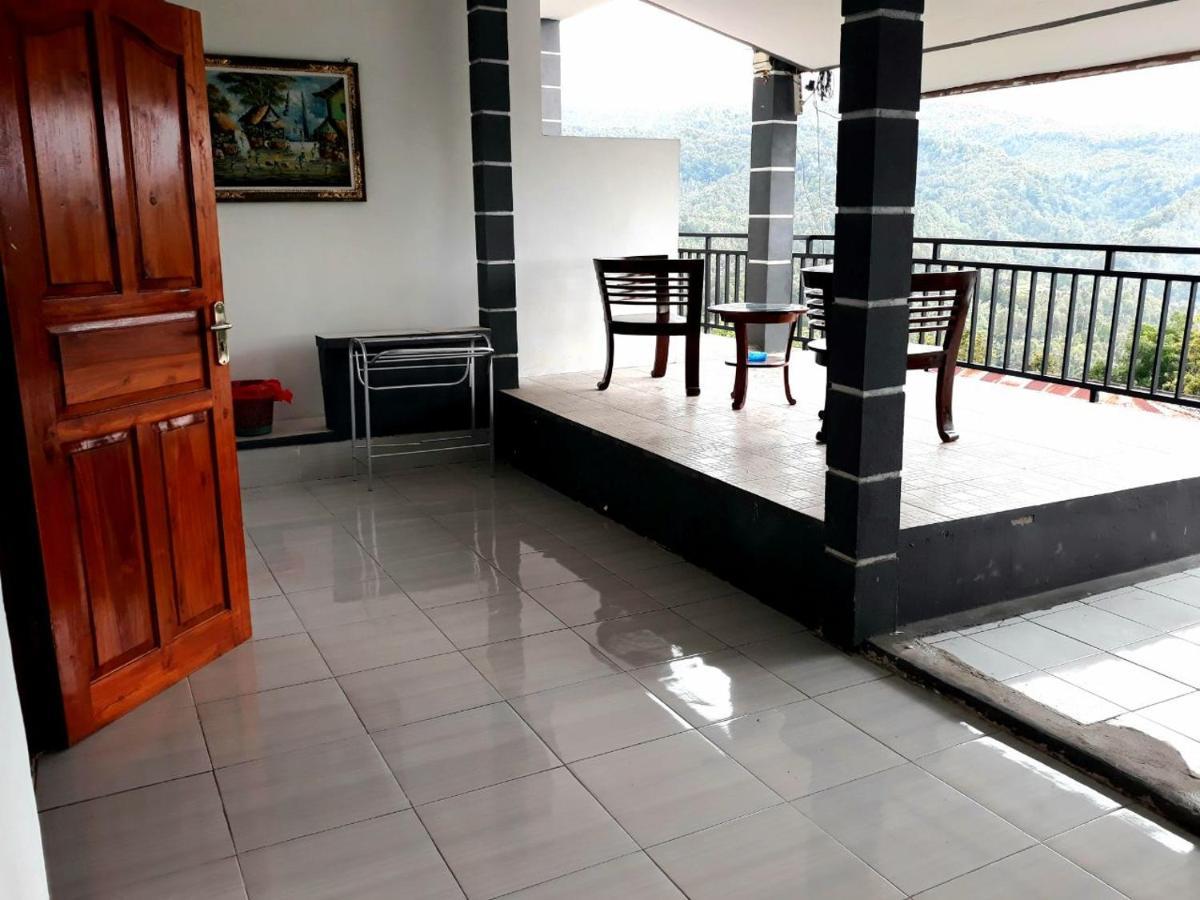 One Homestay And Warung Munduk Exterior foto