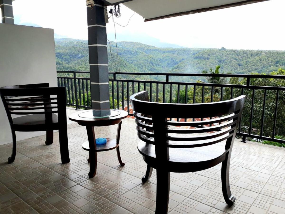 One Homestay And Warung Munduk Exterior foto