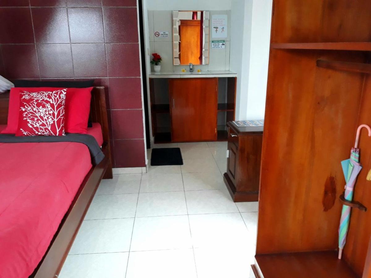One Homestay And Warung Munduk Exterior foto