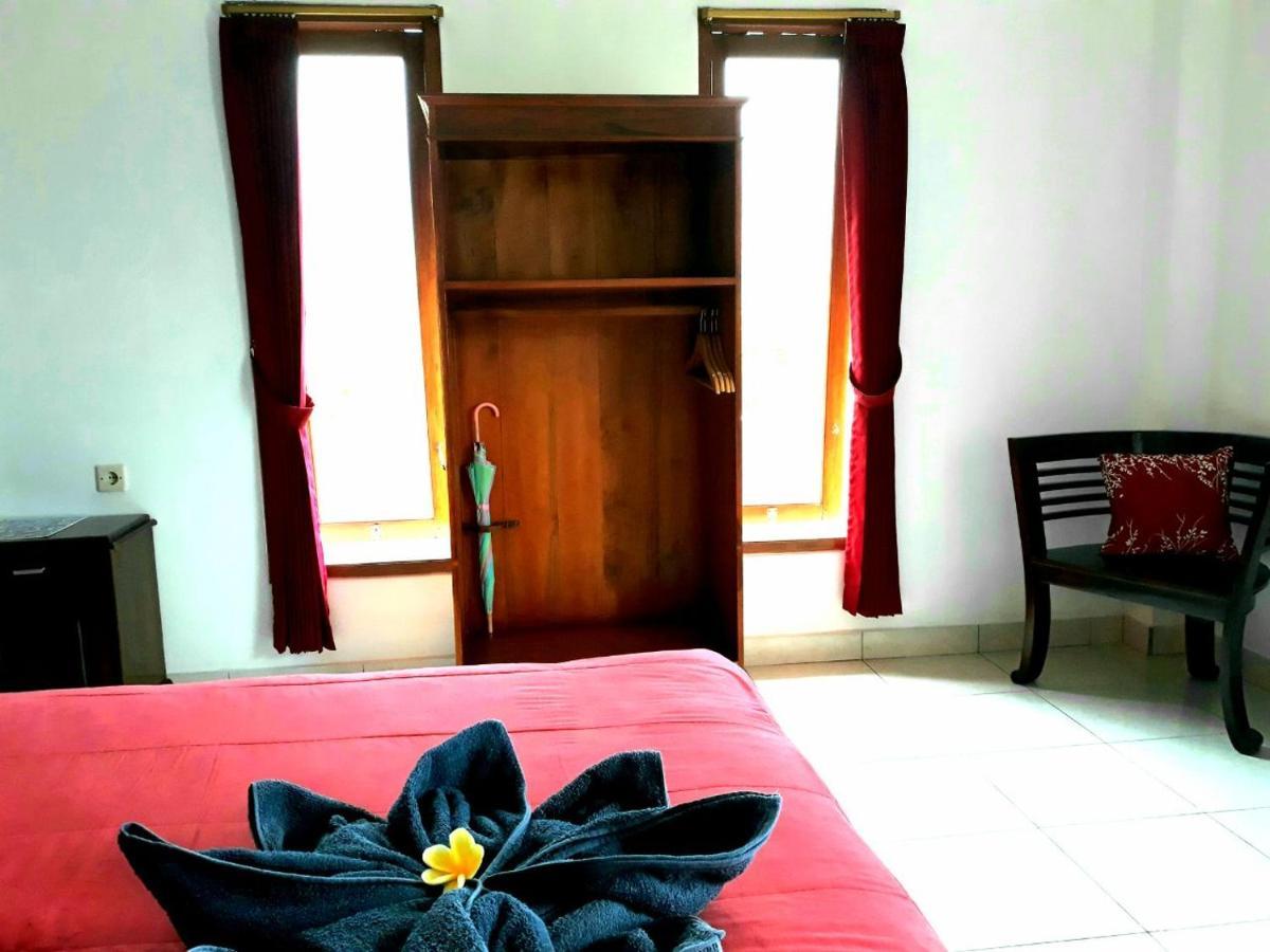 One Homestay And Warung Munduk Exterior foto