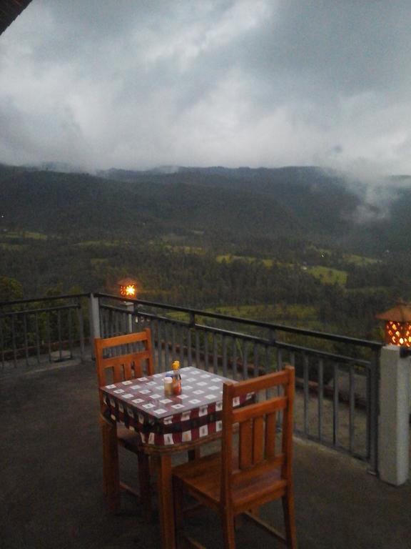 One Homestay And Warung Munduk Exterior foto