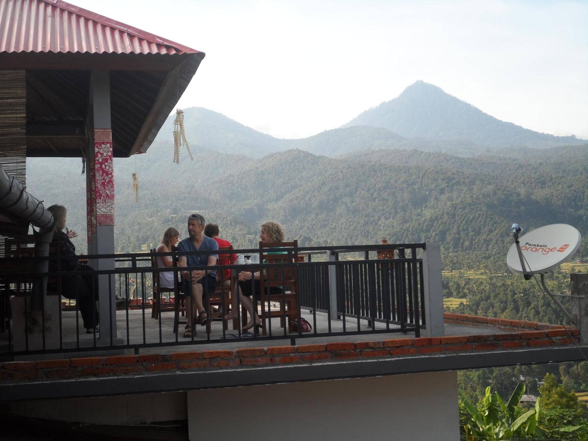One Homestay And Warung Munduk Exterior foto