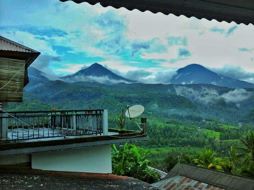 One Homestay And Warung Munduk Exterior foto