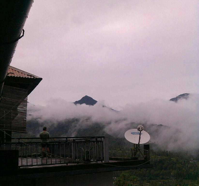 One Homestay And Warung Munduk Exterior foto