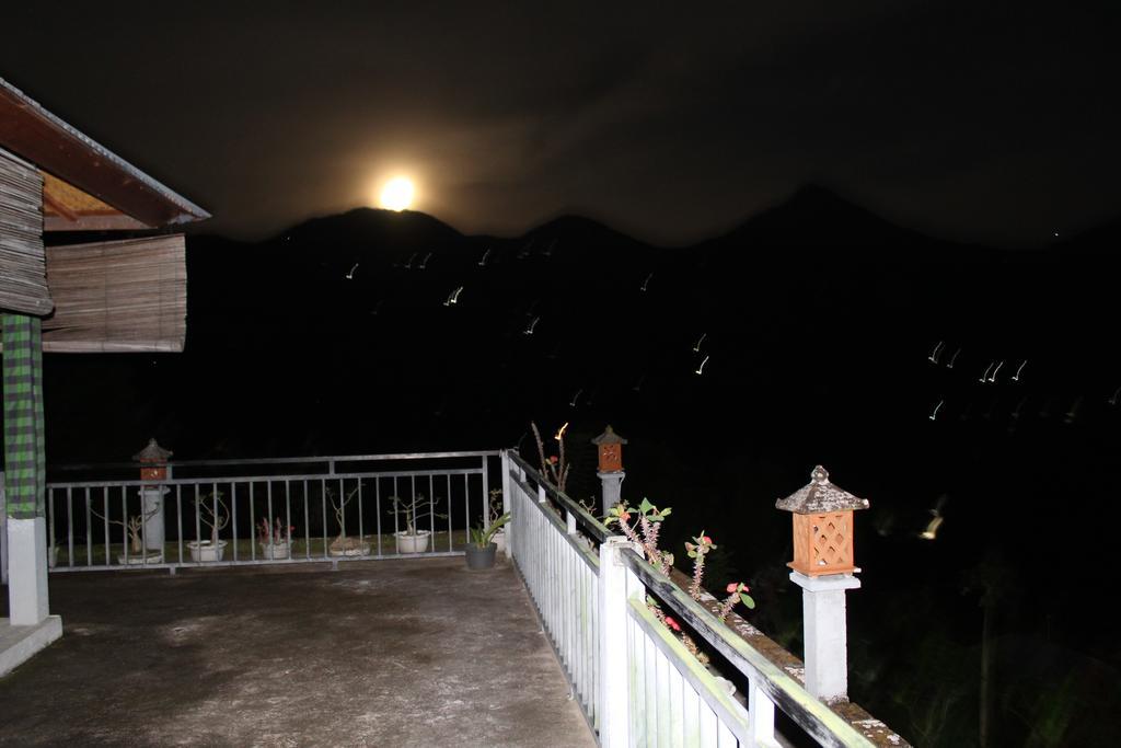 One Homestay And Warung Munduk Exterior foto