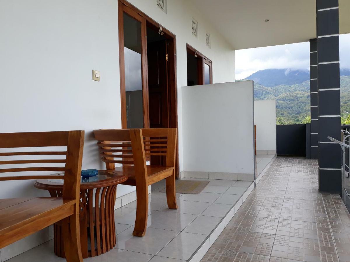 One Homestay And Warung Munduk Exterior foto