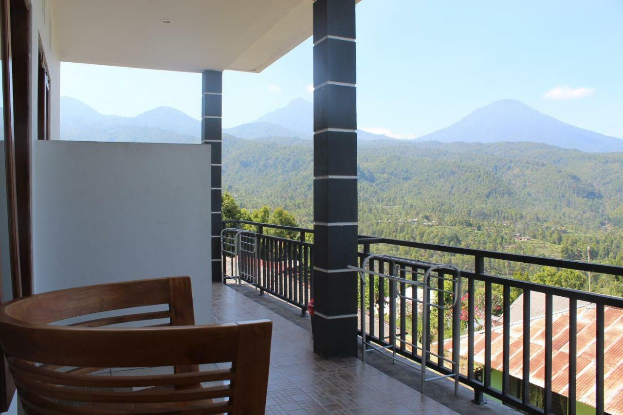 One Homestay And Warung Munduk Exterior foto