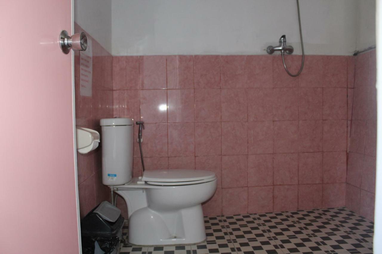 One Homestay And Warung Munduk Exterior foto