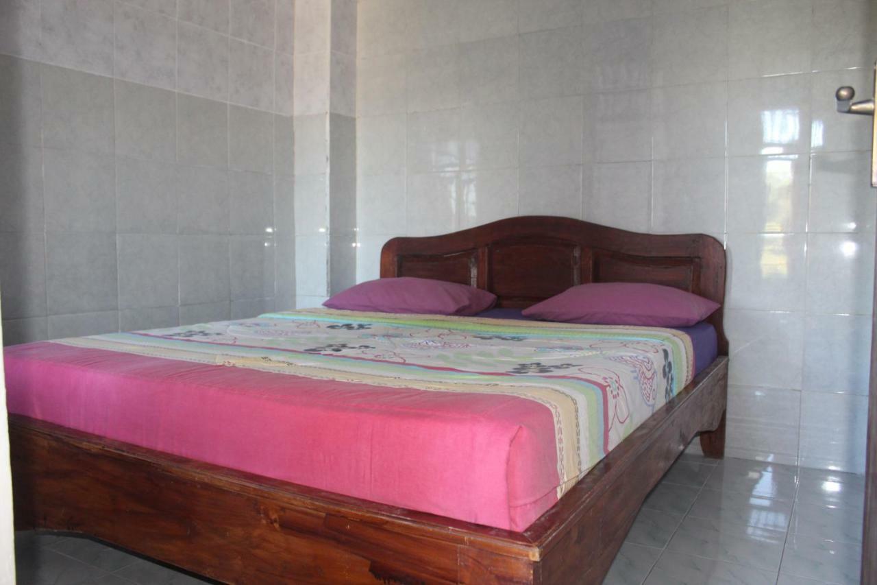 One Homestay And Warung Munduk Exterior foto