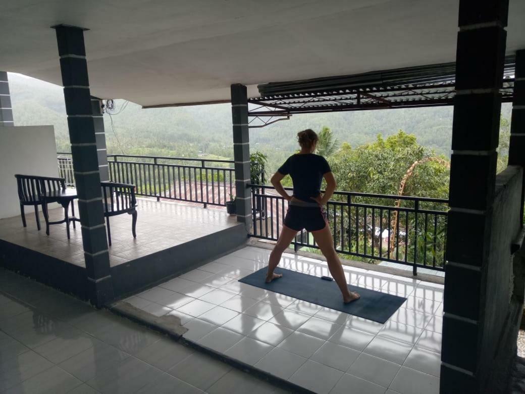 One Homestay And Warung Munduk Exterior foto