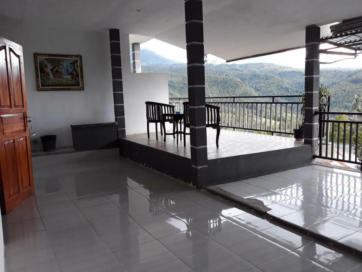 One Homestay And Warung Munduk Exterior foto