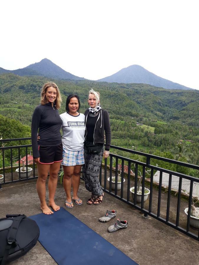 One Homestay And Warung Munduk Exterior foto