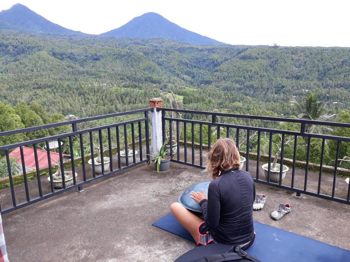 One Homestay And Warung Munduk Exterior foto